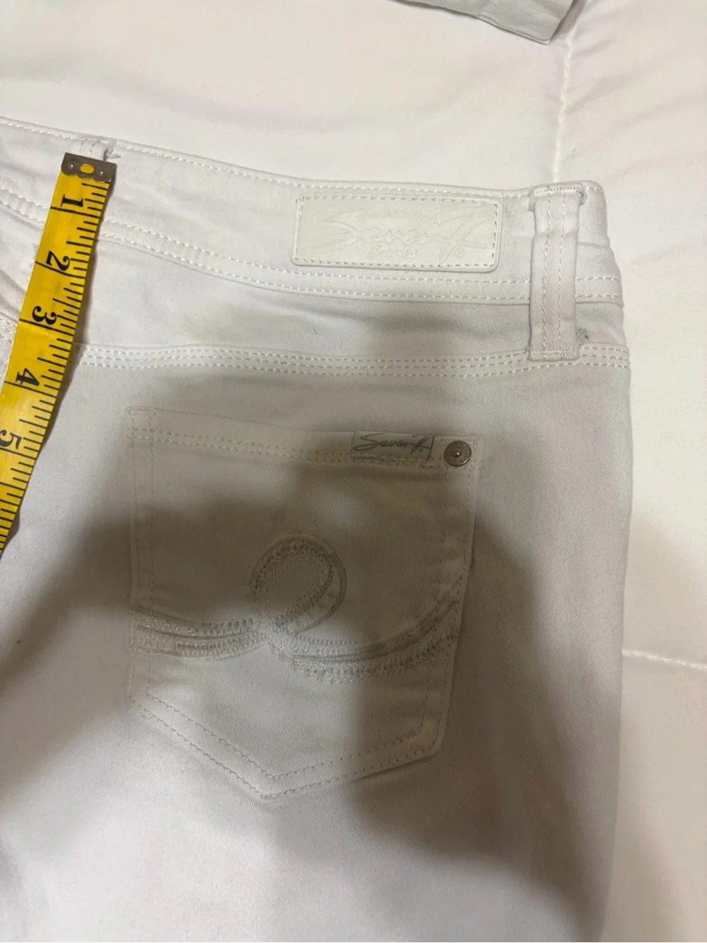 Seven 7 white women’s denim shorts.